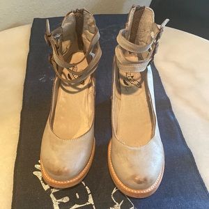 Freebird leather shoes. Size 8. Color is beige/light tan/neutral color.